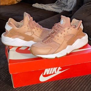 Nike huarache women’s 9.5